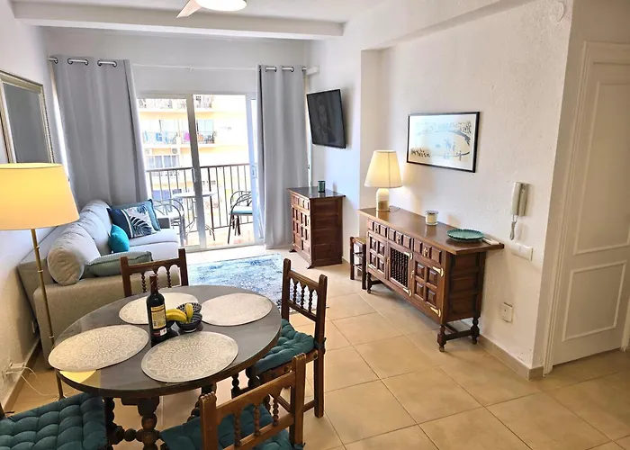 First Line Sea View Apartment *